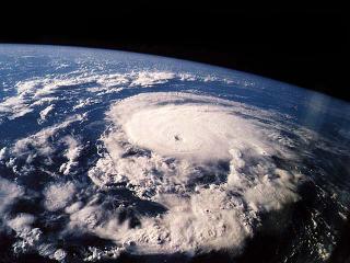 Kuva 1. Hurrikaani Bonnie Atlantilla vuonna 1998.